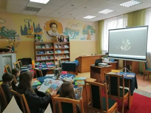 Смотрим видеообзор в День детской и юношеской книги
