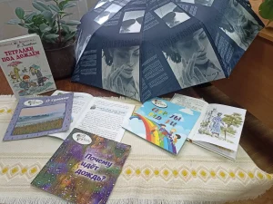 Книжная выставка под зонтиком