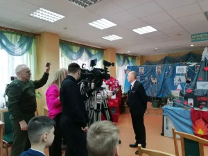 Сергей Владимирович Пухальсикй дает интервью в Городской детской библиотеке