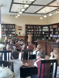 Гневушева в библиотеке