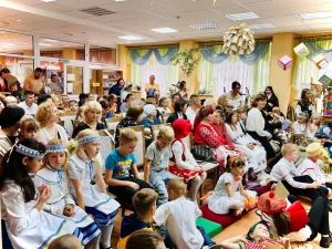 Гостей полон зал