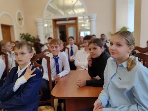 Книжная дуэль в библиотеке