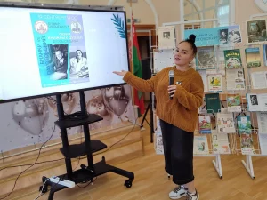 Ведущая книжной дуэли