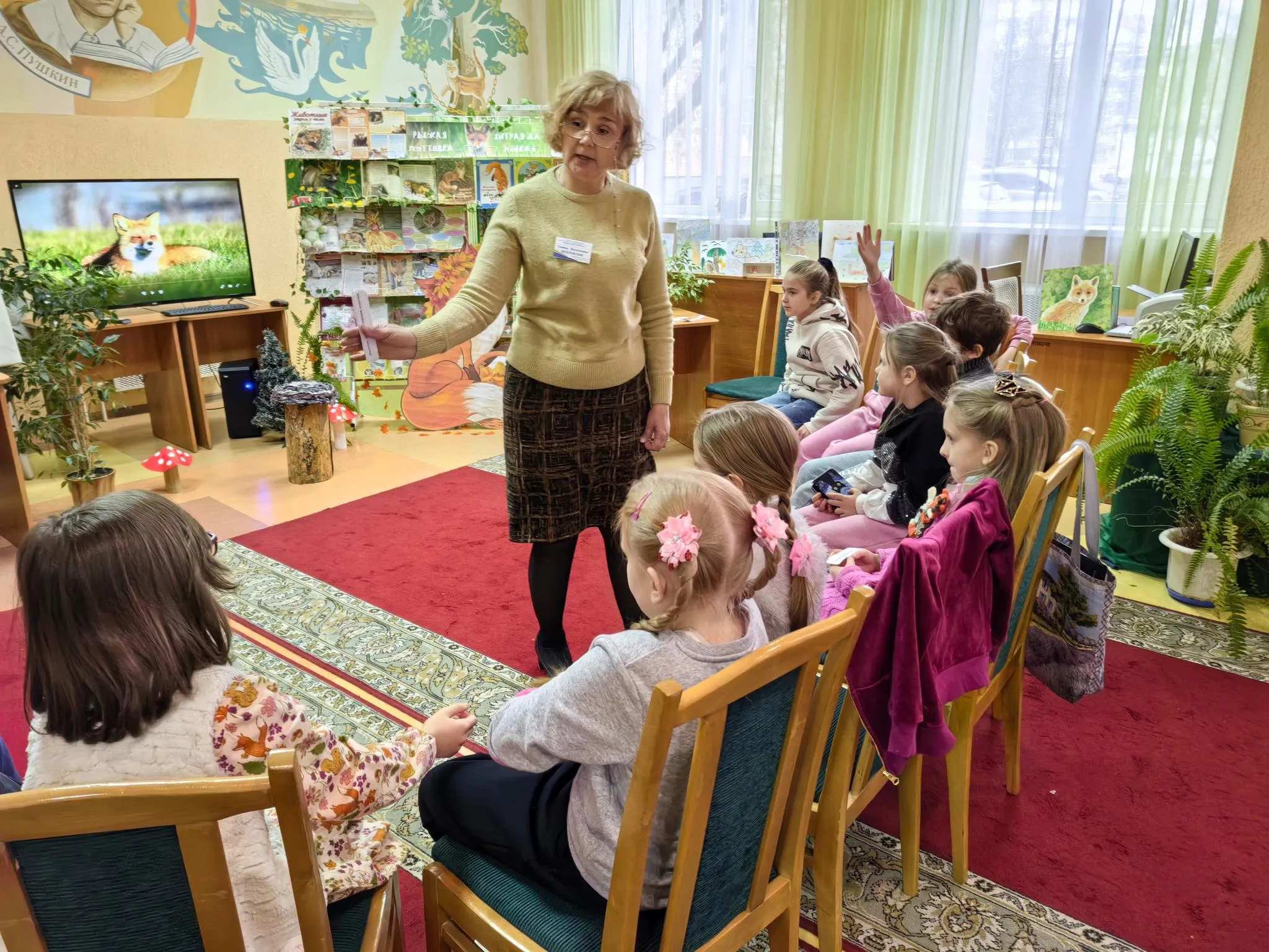 Среди зверей она – краса, плутовка рыжая – лиса