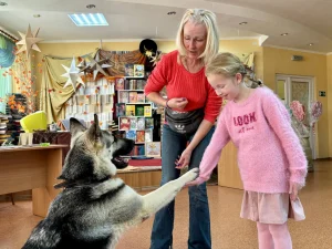 Собака в библиотеке