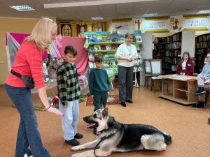 Встреча с поисковой собакой прошла в детской библиотеке-11