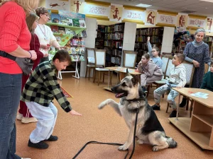 Встреча с поисковой собакой прошла в детской библиотеке-5