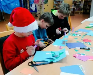 Новогодние открытки своими руками создавали