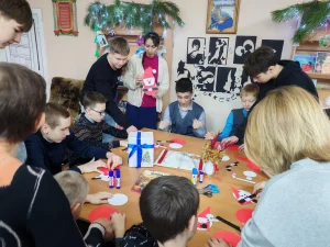 Новогодний мастер-класс в специальной библиотеке прошел