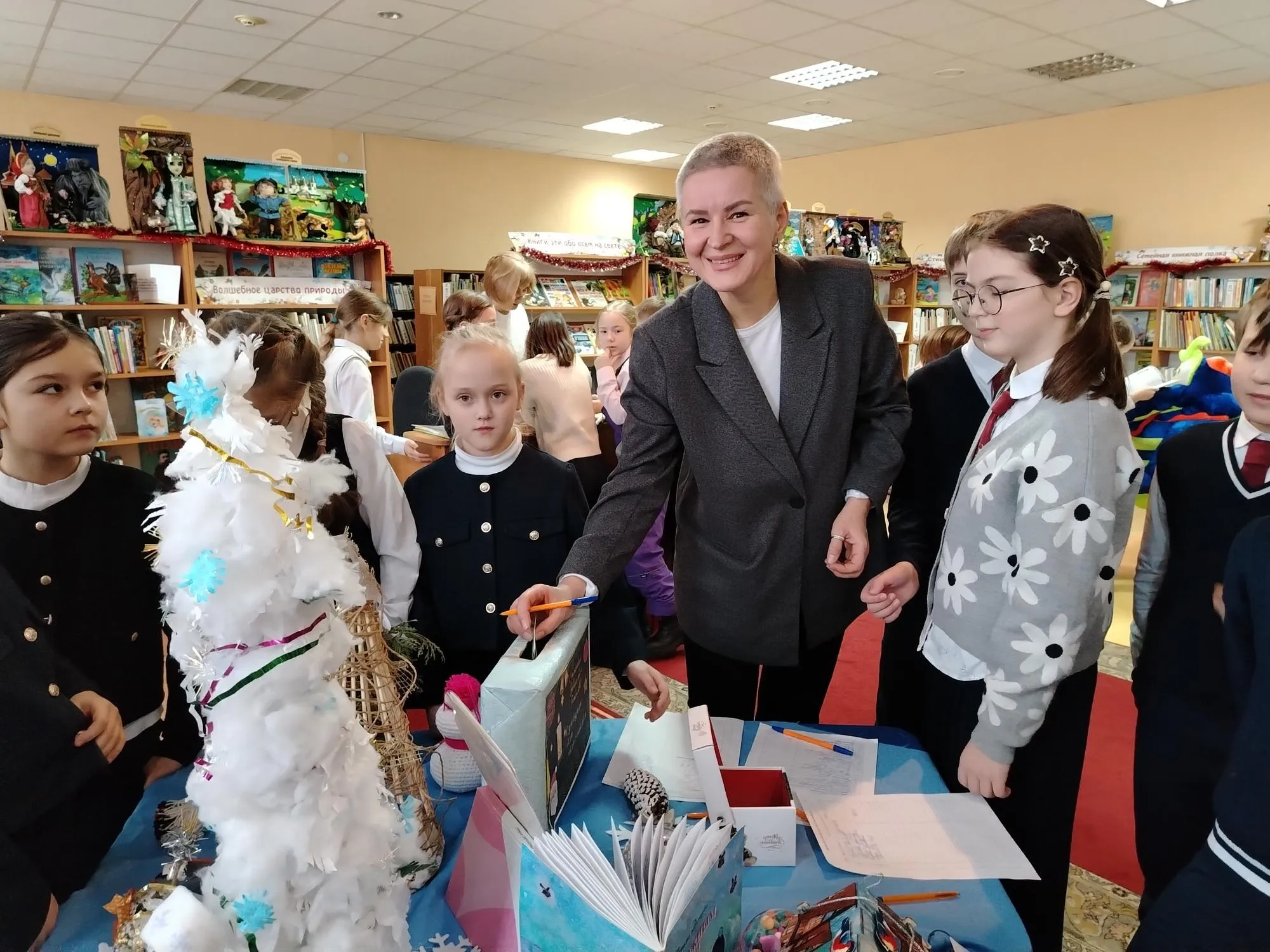 В детской библиотеке выбирают лучшую ёлочную игрушку