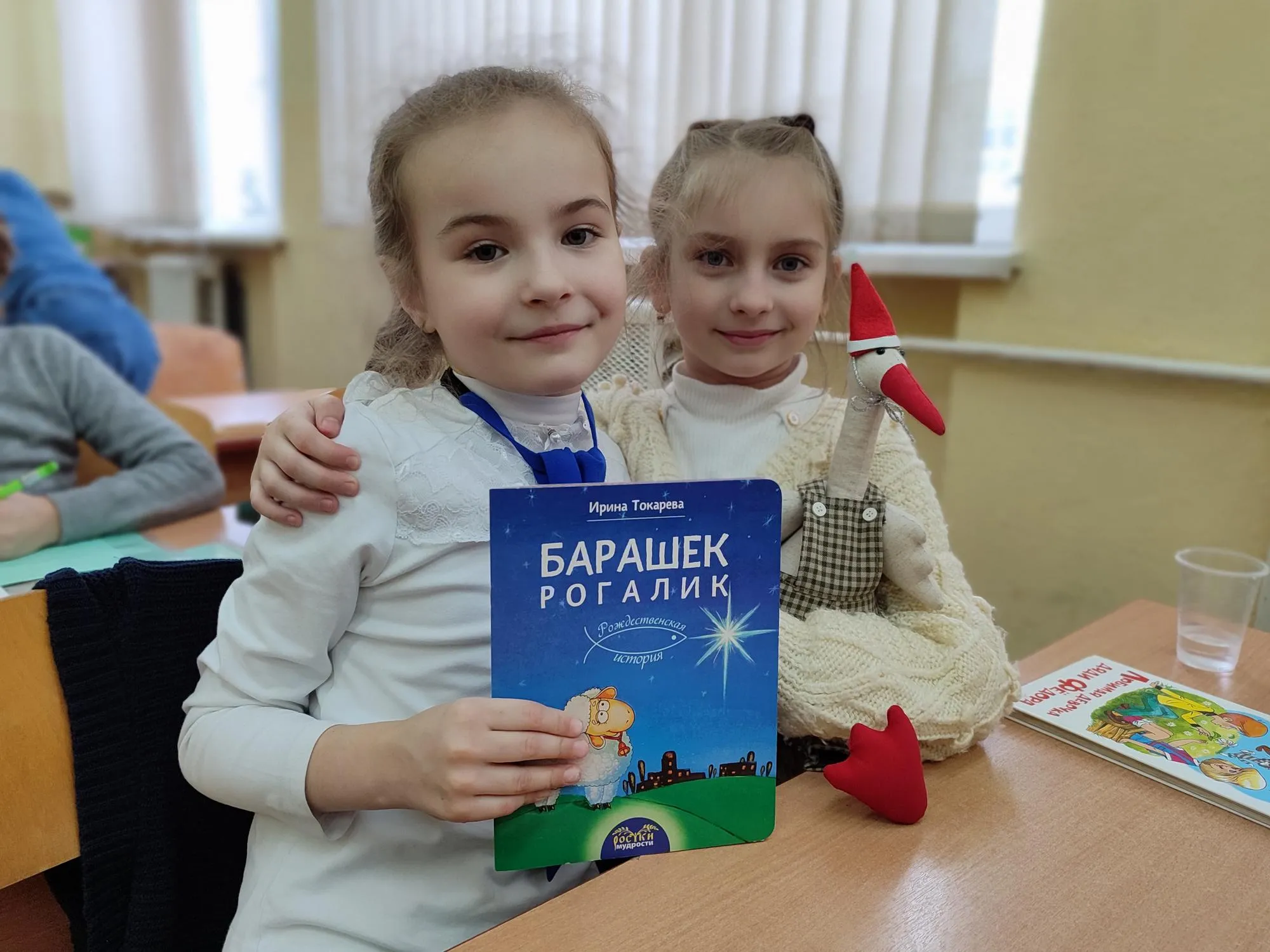 Чтение рождественской истории в группе продленного дня