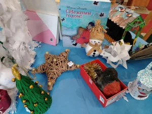 В детской библиотеке выбирают лучшую ёлочную игрушку-1