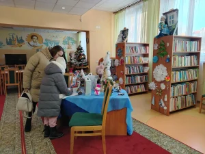 В детской библиотеке выбирают лучшую ёлочную игрушку-2
