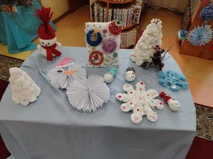 В детской библиотеке выбирают лучшую ёлочную игрушку-8