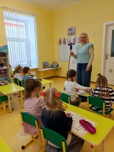 Как Зайка с Медвежонком зиму прогоняли-6