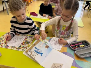 Как Зайка с Медвежонком зиму прогоняли-7