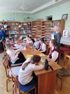 Текстильные птицы «поселились» в библиотеке-1