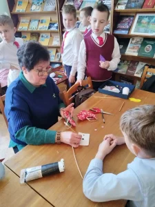 Текстильные птицы «поселились» в библиотеке-8