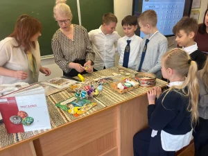 В преддверии Пасхи библиотекари «Пушкинки» посетили учащихся 35 школы-4