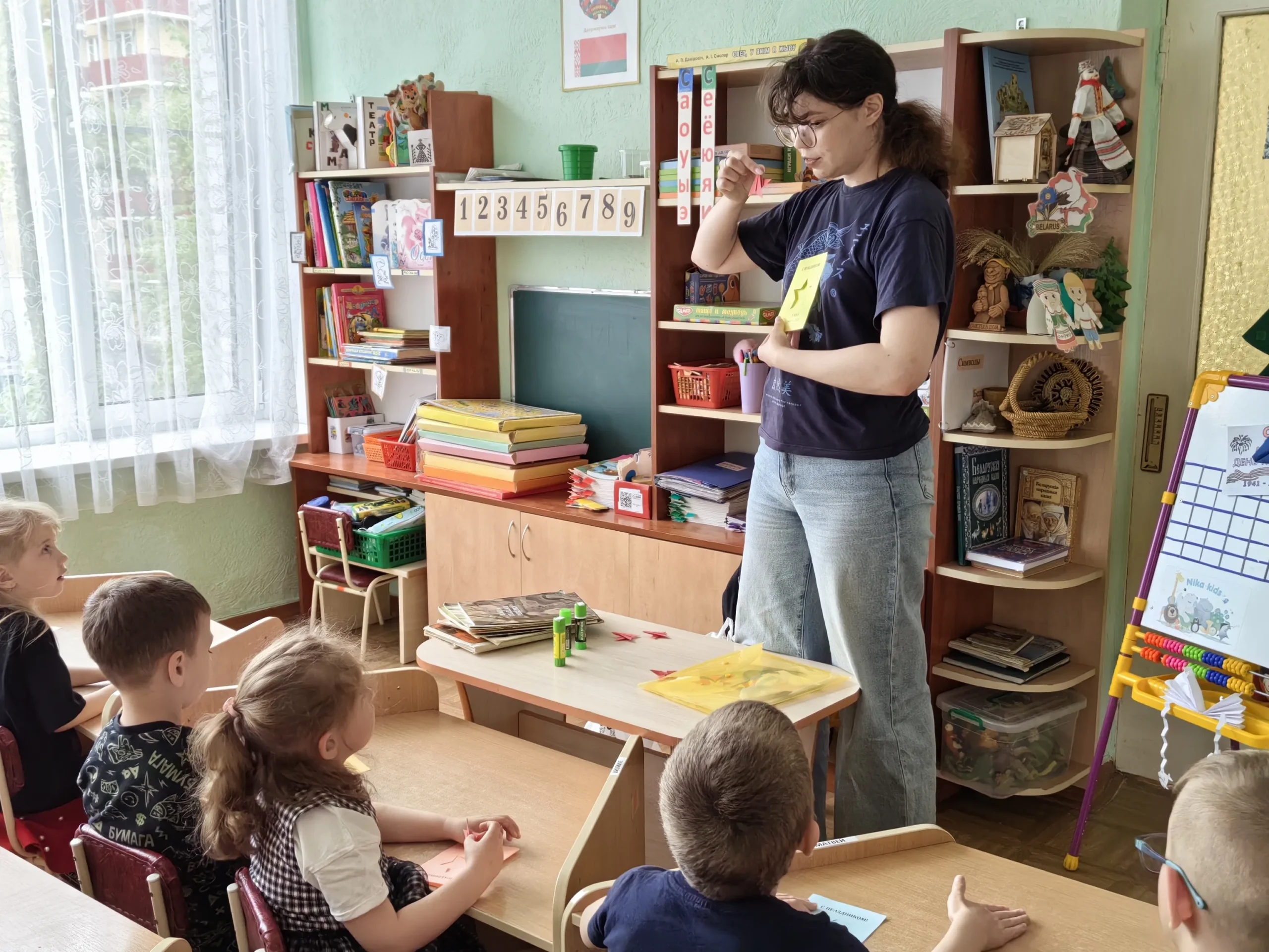 «Книжная полка Победы: от истории к мирным дням»
