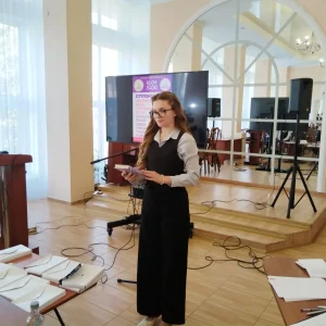 Софья Иванова – чемпионка по чтению вслух конференции «Заграница»