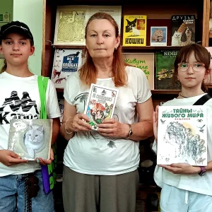 «Гуляют кошки по страницам книг»