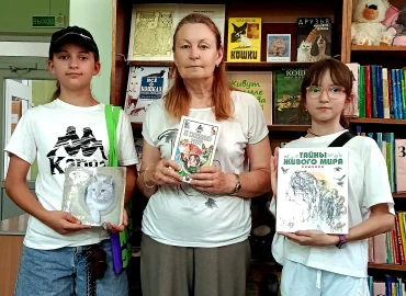 «Гуляют кошки по страницам книг»